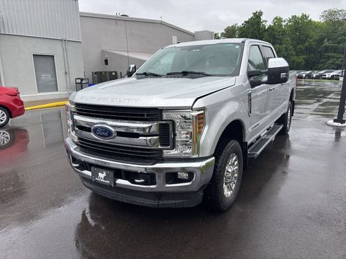Used 2019 Ford F250 XLT w/ XLT Premium Package AWD/4WD image 2