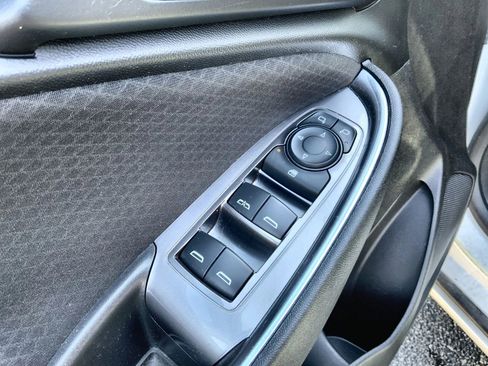 Used 2018 Chevrolet Malibu LT FWD image 15