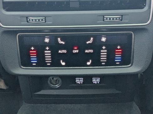 Used 2020 Audi Q7 3.0T Prestige image 18