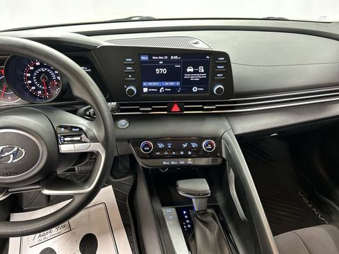 Used 2023 Hyundai Elantra SEL image 18