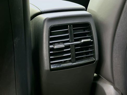 Used 2024 Kia Niro EX Touring image 13