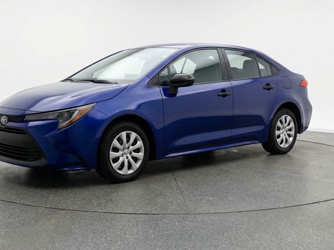 Used 2025 Toyota Corolla LE image 2