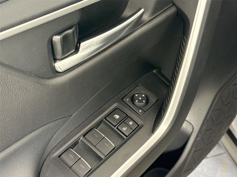 Used 2022 Toyota RAV4 XLE image 27