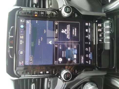 Used 2024 RAM 1500 Laramie image 31