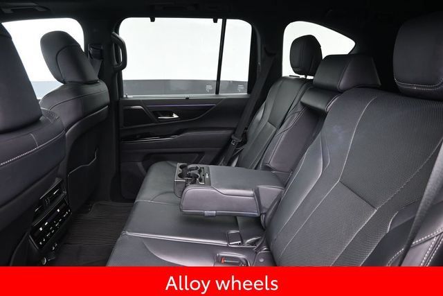 Used 2023 Lexus LX 600 4WD w/ Luxury Package image 33