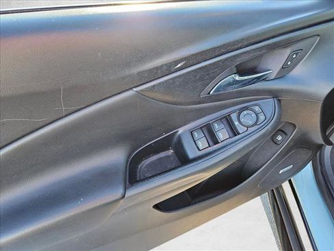 Used 2018 Chevrolet Volt Premier w/ Driver Confidence Package image 7