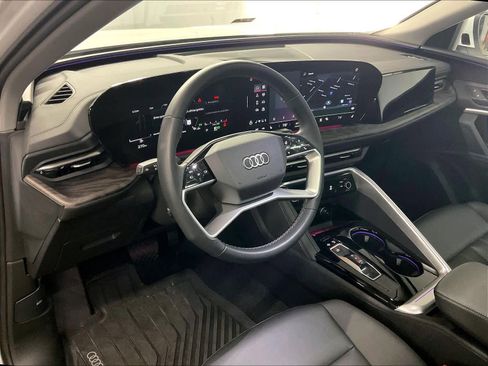 Certified 2025 Audi Q5 Premium w/ Convenience Package image 15