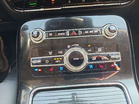 Used 2023 Lincoln Nautilus Reserve image 13