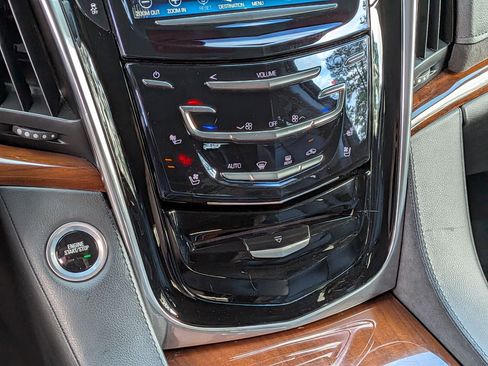 Used 2019 Cadillac Escalade Luxury image 27
