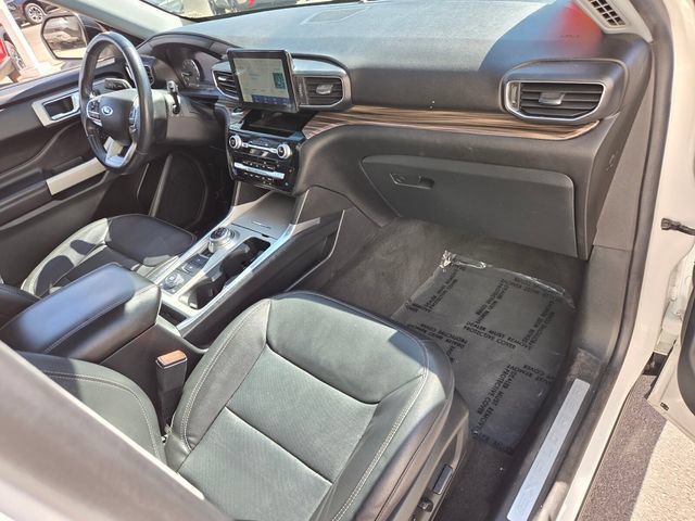 Used 2022 Ford Explorer Limited w/ Equipment Group 301A AWD/4WD image 17