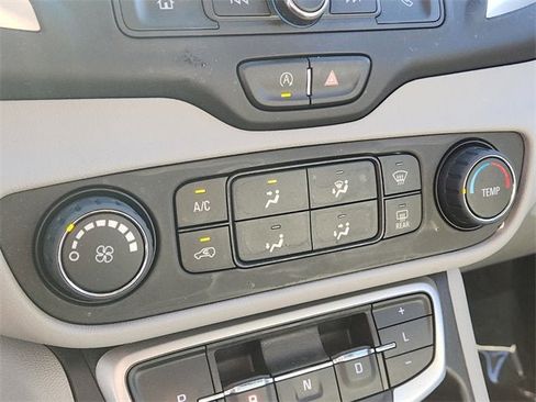 Used 2022 GMC Terrain SLE image 22