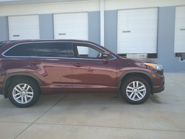 Used 2015 Toyota Highlander LE AWD/4WD image 4