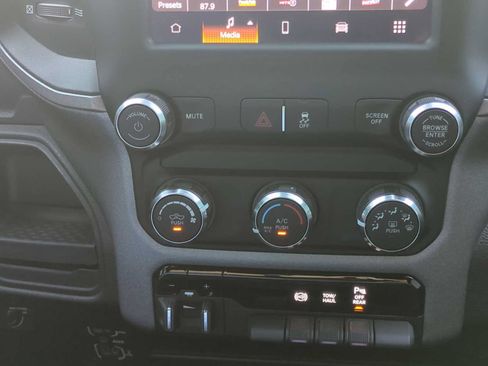 Used 2024 RAM 3500 Tradesman w/ Chrome Appearance Group AWD/4WD image 17