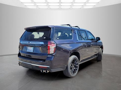 Used 2022 Chevrolet Suburban High Country w/ Premium Package 2 AWD/4WD image 4