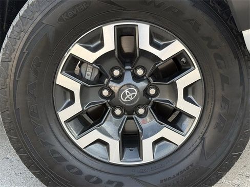 Used 2021 Toyota Tacoma TRD Off-Road w/ TRD Premium Off Road Package image 11