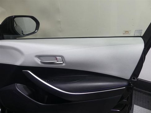 Used 2020 Toyota Corolla SE FWD image 18