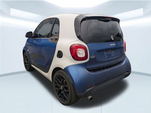 Used 2016 smart fortwo passion image 4
