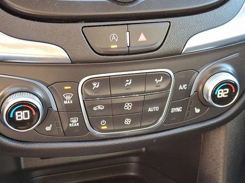 Used 2022 Chevrolet Equinox LT image 16