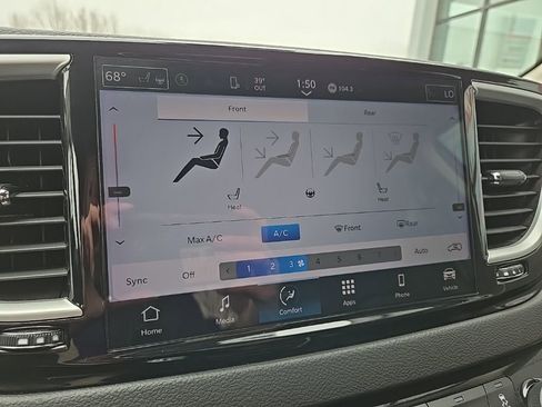 Used 2024 Chrysler Pacifica Touring-L image 50