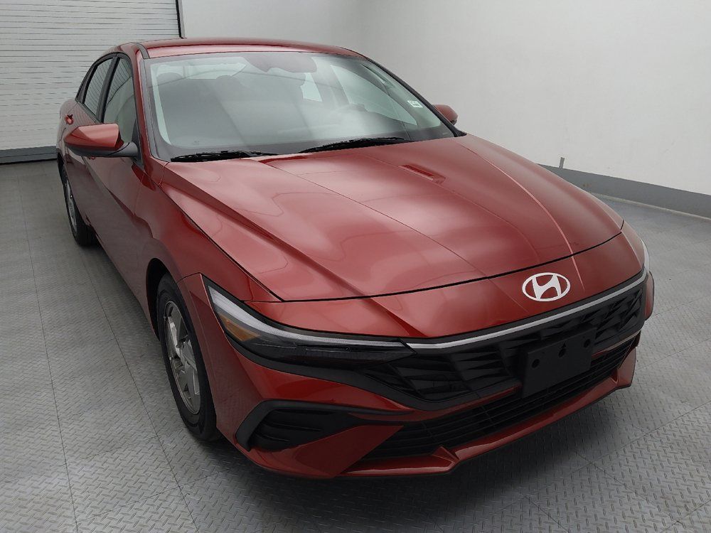 Used 2025 Hyundai Elantra SE FWD image 14