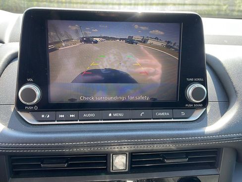 Used 2024 Nissan Rogue S image 18