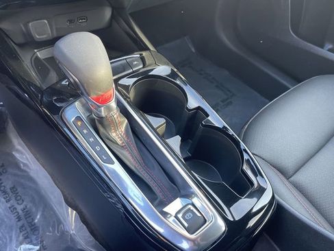 Used 2024 Chevrolet Trax RS w/ Sunroof Package image 21