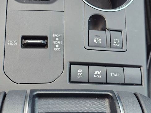 Used 2020 Toyota Highlander XLE image 41