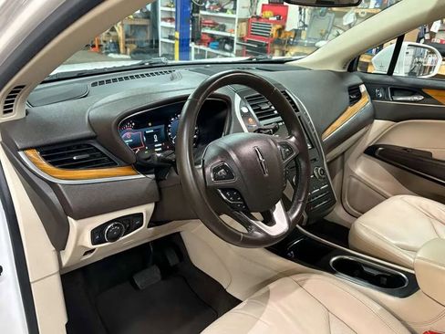 Used 2017 Lincoln MKC Select w/ Select Plus Package AWD/4WD image 16