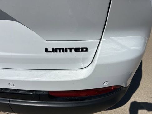 Used 2025 Jeep Grand Cherokee Limited w/ Black Appearance Package image 4