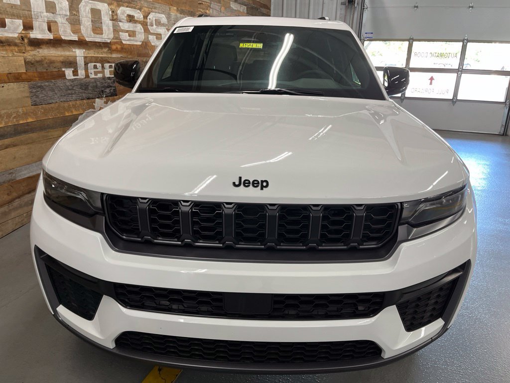 New 2026 Jeep Grand Cherokee Limited w/ Limited Altitude Package AWD/4WD image 8