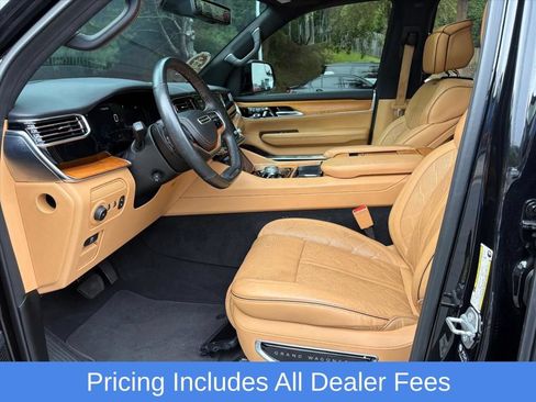 Used 2022 Jeep Grand Wagoneer Series III w/ Flexible Seating Group AWD/4WD image 18