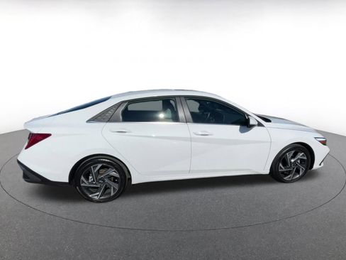 Used 2025 Hyundai Elantra Limited image 16