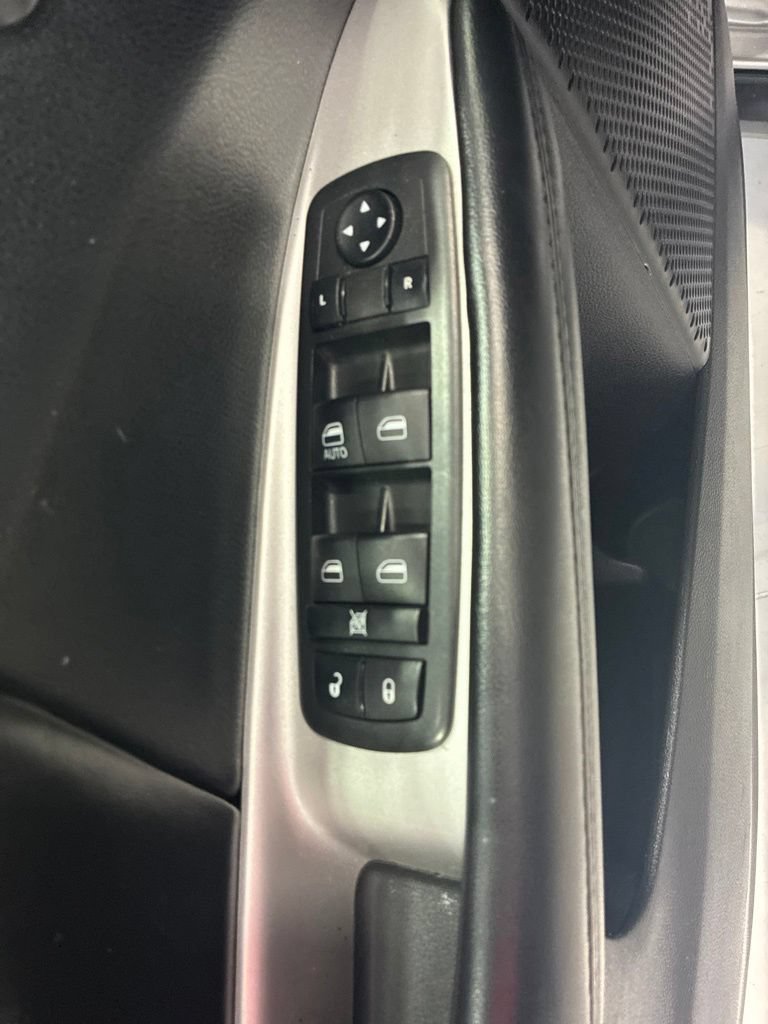 Used 2019 Dodge Journey SE w/ Connectivity Group FWD image 11