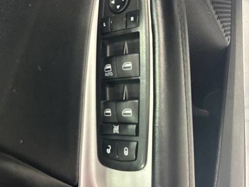 Used 2019 Dodge Journey SE w/ Connectivity Group FWD image 11
