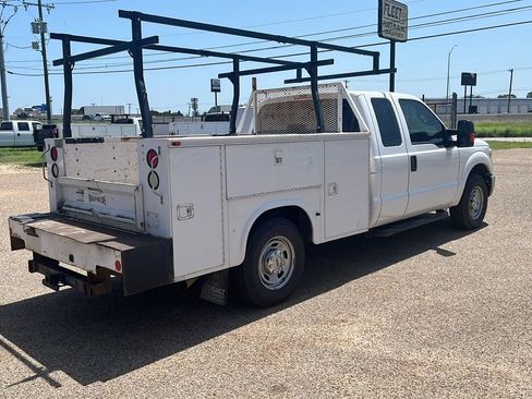 Used 2015 Ford F250 XL w/ Power Equipment Group RWD image 4