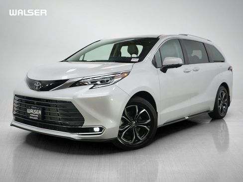 Used 2026 Toyota Sienna Platinum AWD/4WD image 1
