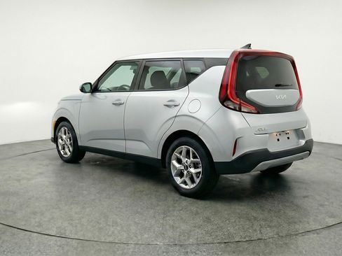 Used 2025 Kia Soul LX w/ LX Technology Package FWD image 6