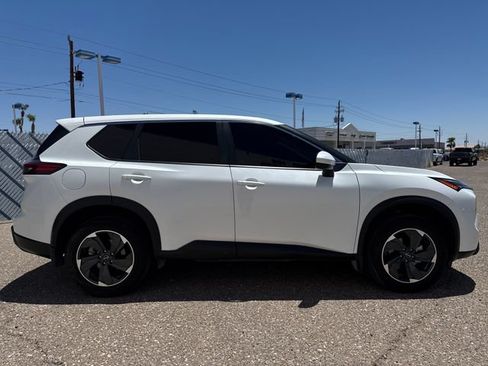 Used 2025 Nissan Rogue SV AWD/4WD image 6