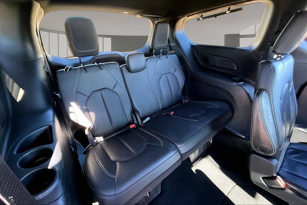 Used 2020 Chrysler Pacifica Touring-L Plus w/ Advanced Safetytec Group FWD image 30