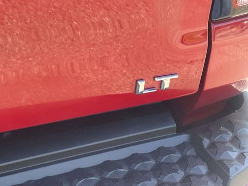 Used 2023 Chevrolet Colorado LT w/ LT Convenience Package II AWD/4WD image 5