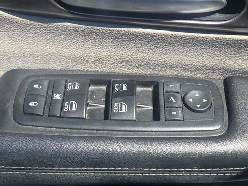 Used 2017 Chrysler Pacifica Limited w/ UConnect Theater Package FWD image 25