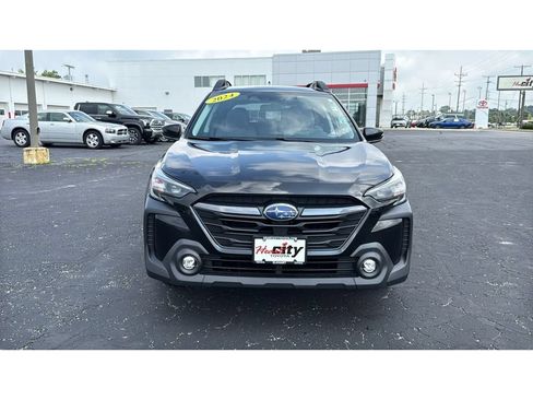 Used 2024 Subaru Outback Premium AWD/4WD image 2