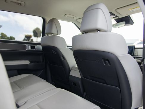 Used 2025 Hyundai Santa Fe SEL FWD image 30