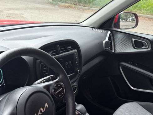 Used 2025 Kia Soul LX w/ LX Technology Package FWD image 32