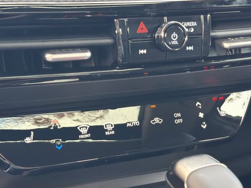 New 2026 Nissan Kicks SR w/ SR Premium Package image 27