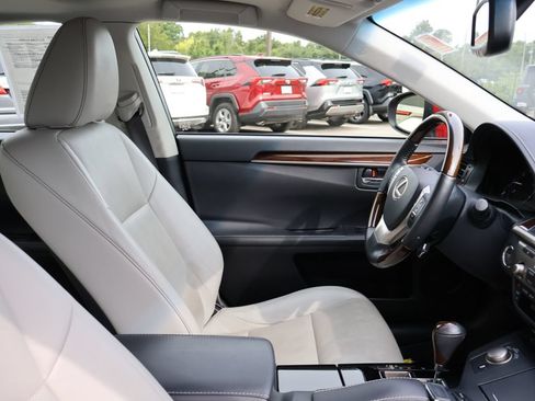 Used 2015 Lexus ES 350 w/ Luxury Package FWD image 8