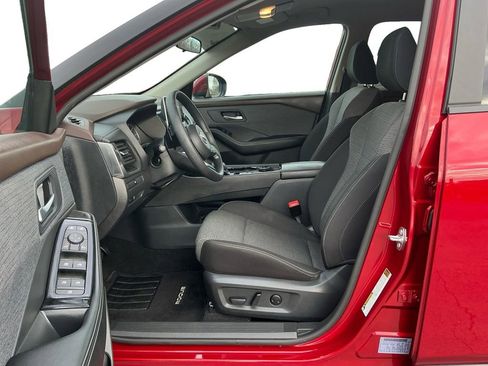 Used 2023 Nissan Rogue SV image 14