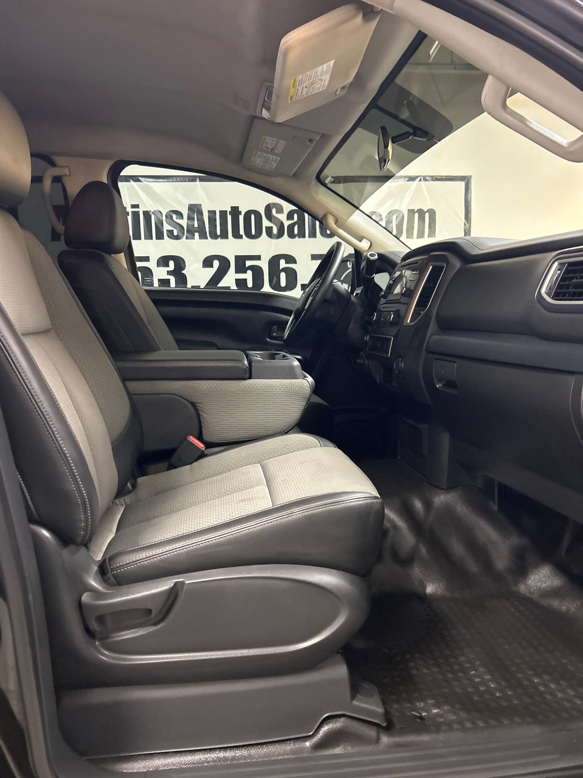 Used 2018 Nissan Titan S AWD/4WD image 13
