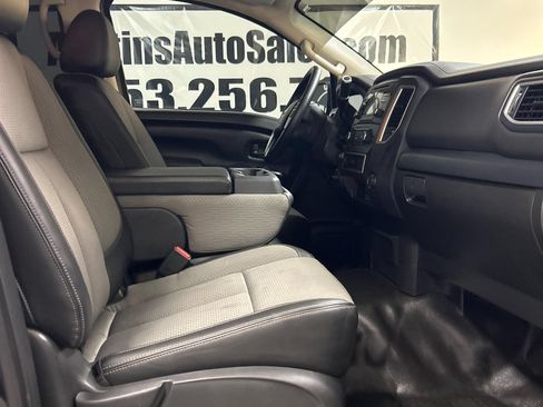 Used 2018 Nissan Titan S AWD/4WD image 13