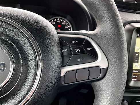 Used 2023 Jeep Renegade Latitude image 11